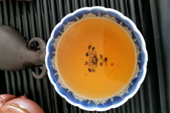 大紅袍第一泡要倒掉嗎，洗茶水需倒掉但第一泡出湯