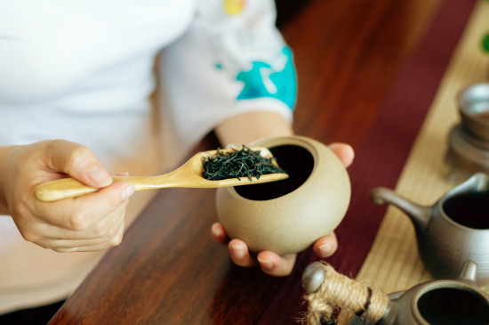 女人喝茶要行扣茶禮嗎，叩茶禮女士能用嗎？