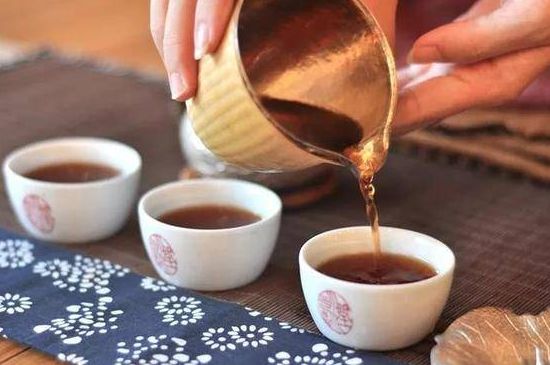 喝茶茶桌上的禮儀有哪些，泡茶待客十大禮儀不可不做！