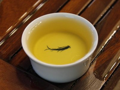 如何通過茶湯辨別好茶，<a href=http://m.outwitseo.com/fenlei/ target=_blank class=infotextkey>六大茶類</a>茶湯顏色標準