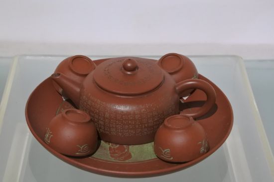 正宗紫砂壺多少錢一套，一套正宗<a href=http://m.outwitseo.com/chaju/zisha/ target=_blank class=infotextkey>宜興紫砂壺</a>什么價(jià)格