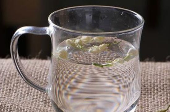 茉莉泡水禁忌，茉莉干花泡水的功效與禁忌
