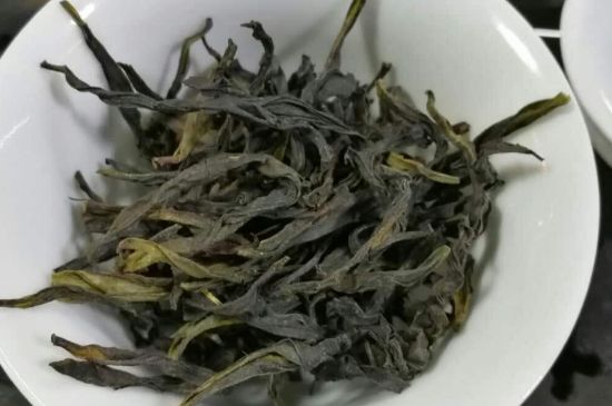 蜜蘭香和鴨屎香區(qū)別，鳳凰單樅鴨屎香vs蜜蘭香圖片對(duì)比