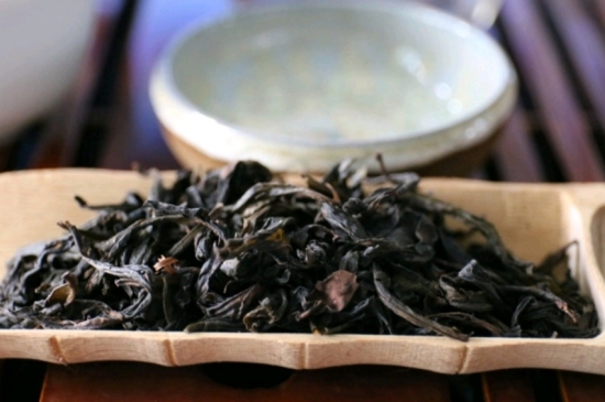 長(zhǎng)期喝巖茶會(huì)上火嗎？巖茶這樣喝了容易上火！