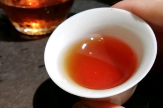 長(zhǎng)期喝巖茶會(huì)上火嗎？巖茶這樣喝了容易上火！